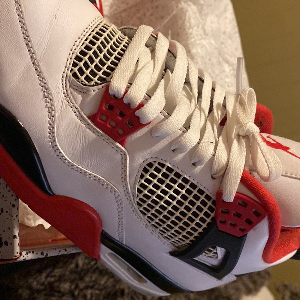 Jordan 4 Fire Red - Picture 2 of 2